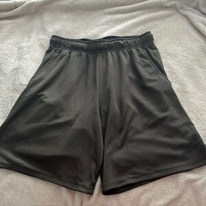Men’s nike drifit shorts